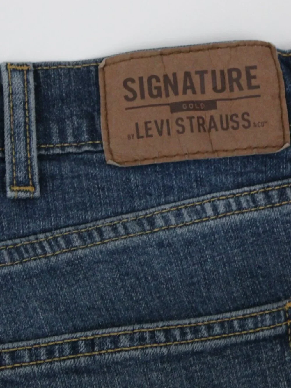 LEVIS Signature Relaxed Mens Jeans 40 x 32 Distressed Denim Med Wash EXC COND